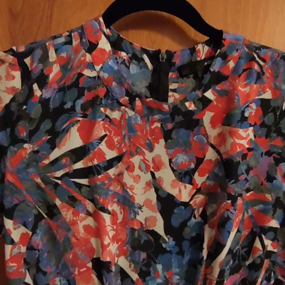 Short-sleeved floral dress by Aqua. XS. - Picture 3 of 7